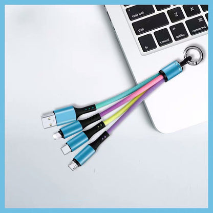 Tresser un câble de données trois en un pour Android avec trois câbles de données USB.