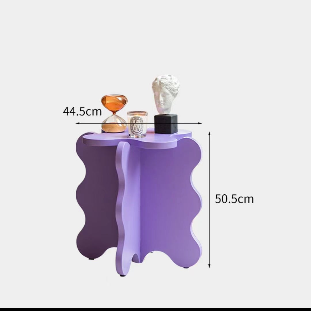 Table pétale ondulée de dessin animé de couleur crème