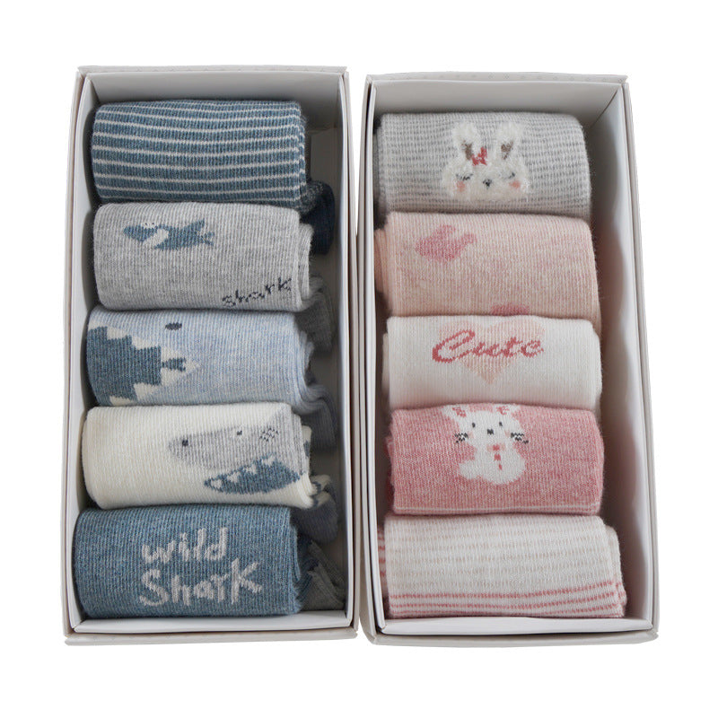 Cinq paires de chaussettes respirantes pour bébé à motif de dessins animés, pour l'automne et l'hiver.