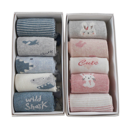 Cinq paires de chaussettes respirantes pour bébé à motif de dessins animés, pour l'automne et l'hiver.