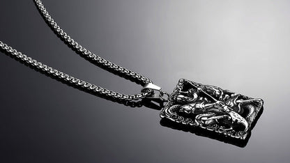 Pendentif en acier au titane ajouré motif Guan Gong