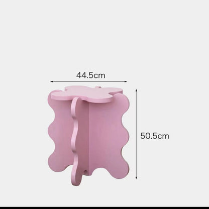 Table pétale ondulée de dessin animé de couleur crème