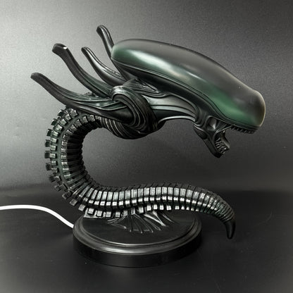 Lampe de bureau USB tête d'extraterrestre – Veilleuse de science-fiction en résine pour chambre, bureau et décoration d'Halloween