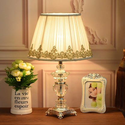 Lampe de table en cristal dimmable, idéale pour la chambre à coucher ou la table de chevet.