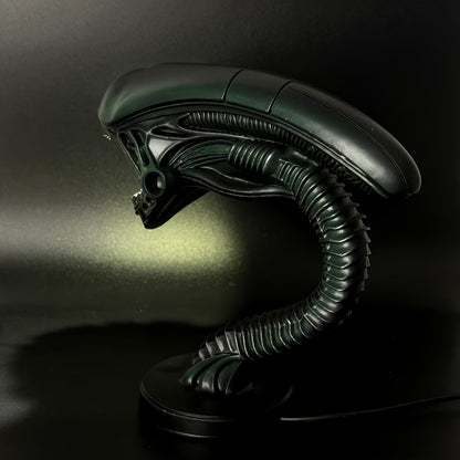 Lampe de bureau USB tête d'extraterrestre – Veilleuse de science-fiction en résine pour chambre, bureau et décoration d'Halloween