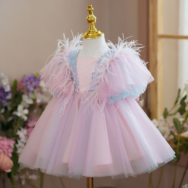 Robe de princesse à la mode pour filles avec parapluie.