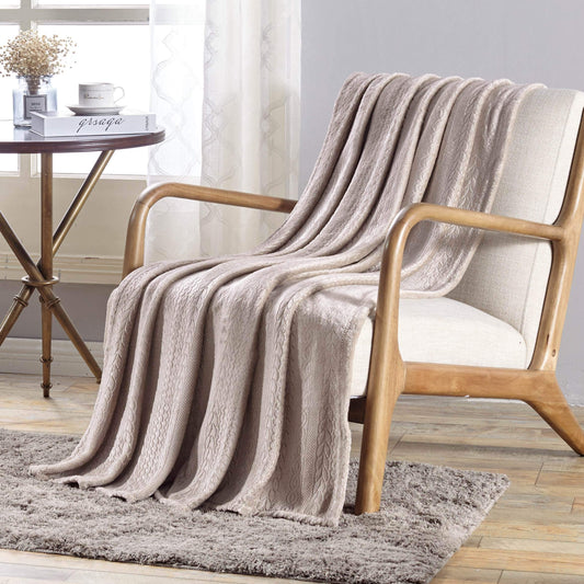 Manta ultra lujosa con relieve de doble hélice Decor&More (50" x 60")