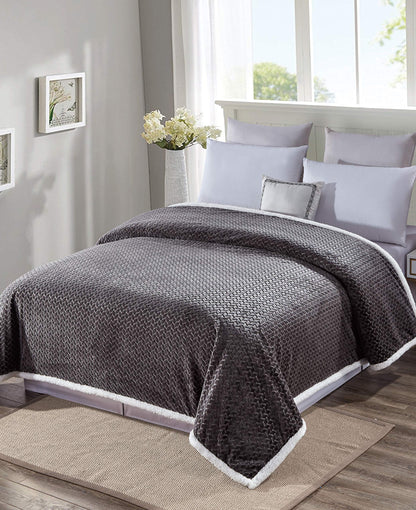 Decor&More Home Essentials Braided Sherpa Blanket