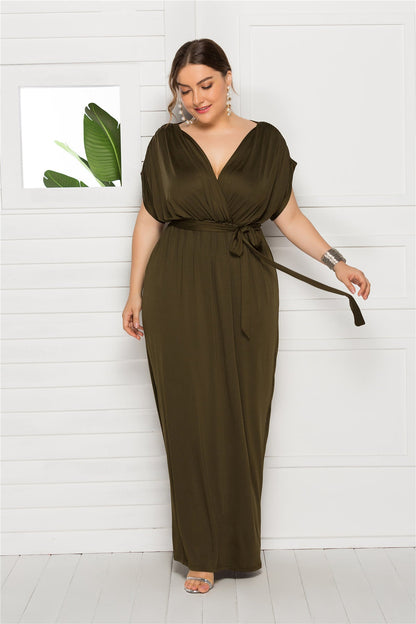 Vestido suelto de talla grande de color liso con cuello en V