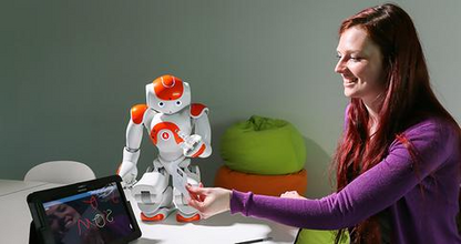 Robot Compañero Humanoide Avanzado con IA para Adultos con Interacción Multisensorial y Comunicación Global