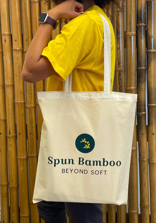 Bolso de mano de bambú trenzado