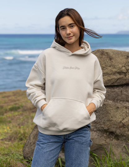 Sweat à capuche unisexe taupe "La foi plutôt que la peur"