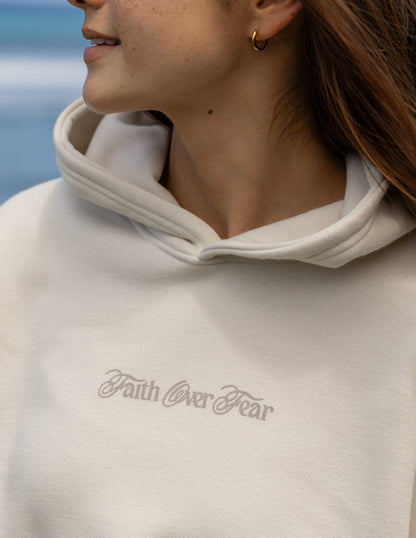 Sweat à capuche unisexe taupe "La foi plutôt que la peur"