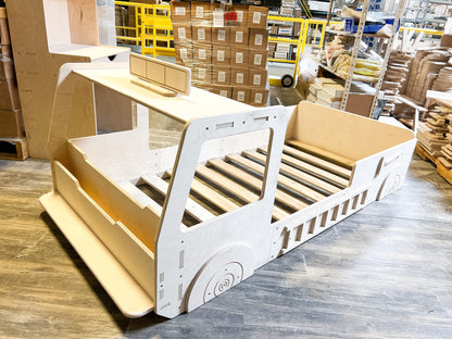 Cama con forma de camión de bomberos 5 Alarm – Estructura de cama infantil de madera | Bush Acres