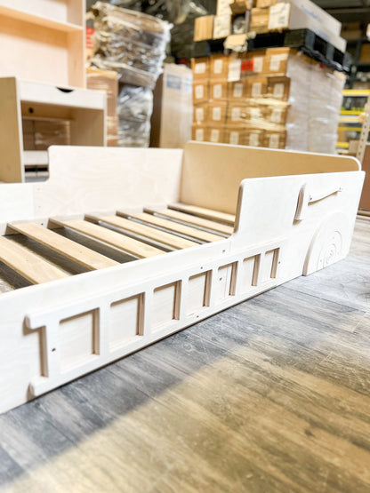 Cama con forma de camión de bomberos 5 Alarm – Estructura de cama infantil de madera | Bush Acres