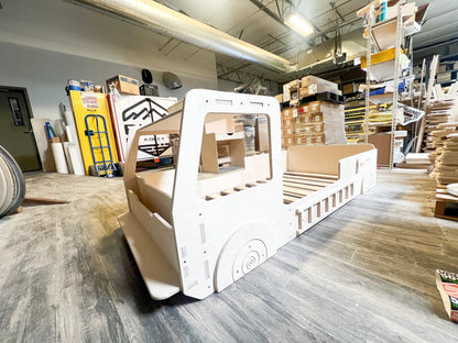 Cama con forma de camión de bomberos 5 Alarm – Estructura de cama infantil de madera | Bush Acres