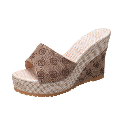 One-shaped Plum Blossom Platform Slippers