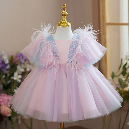 Robe de princesse à la mode pour filles avec parapluie.