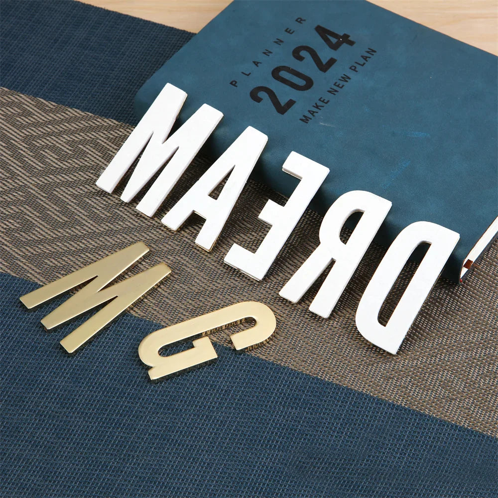 1 pièce en métal auto-adhésive Numéro de maison, lettres de l'alphabet anglais pour plaque de porte d'appartement, autocollants de numéro de boîte aux lettres de table 7*3cm