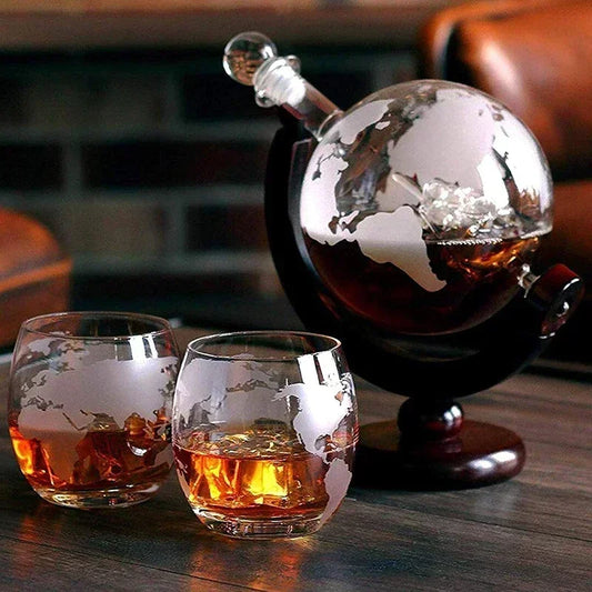 Service de Carafe Créative Globe avec Carafe Sans Plomb Support en Bois Exquis et 2 Verres à Whisky Cadeau de Qualité Carafe Globe à Whisky