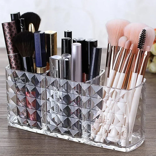Caja de almacenamiento de cosméticos acrílica transparente de tres rejillas con patrón de diamante, caja de almacenamiento de bolígrafos de maquillaje y cejas, portalápices de escritorio.