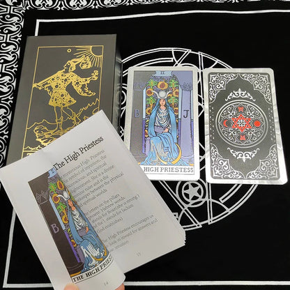 Le nouveau jeu de société de Tarot "The New Knight Laser Gold Foil" – Cartes de divination luxueuses en PVC, imperméables et résistantes à l'usure, avec marquage à chaud.