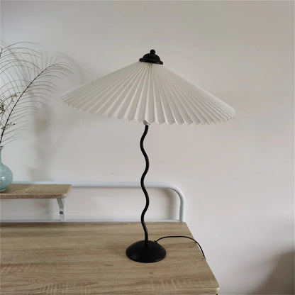 Lampe de table style rétro plissée, abat-jour parapluie, nordique médiéval coréen, pour chambre principale, lampe de chevet pivotante en fer forgé, livraison directe.
