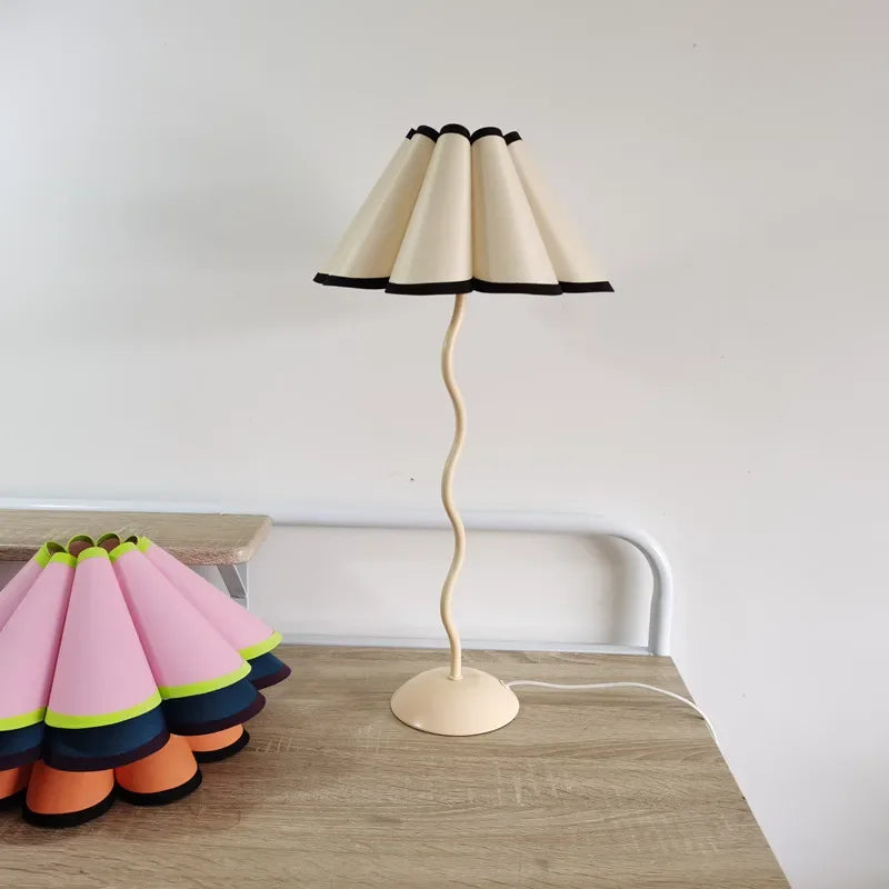 Lampe de table style rétro plissée, abat-jour parapluie, nordique médiéval coréen, pour chambre principale, lampe de chevet pivotante en fer forgé, livraison directe.