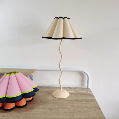Lampe de table style rétro plissée, abat-jour parapluie, nordique médiéval coréen, pour chambre principale, lampe de chevet pivotante en fer forgé, livraison directe.