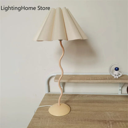 Lampe de table style rétro plissée, abat-jour parapluie, nordique médiéval coréen, pour chambre principale, lampe de chevet pivotante en fer forgé, livraison directe.