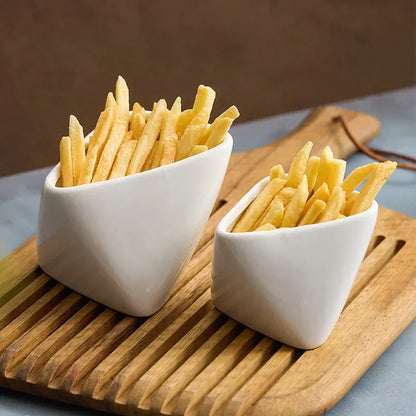 Assiette à collation avec sauce, bol de cuisson en céramique en forme de frites pliées en trois dimensions, vaisselle d'hôtel caractéristique.
