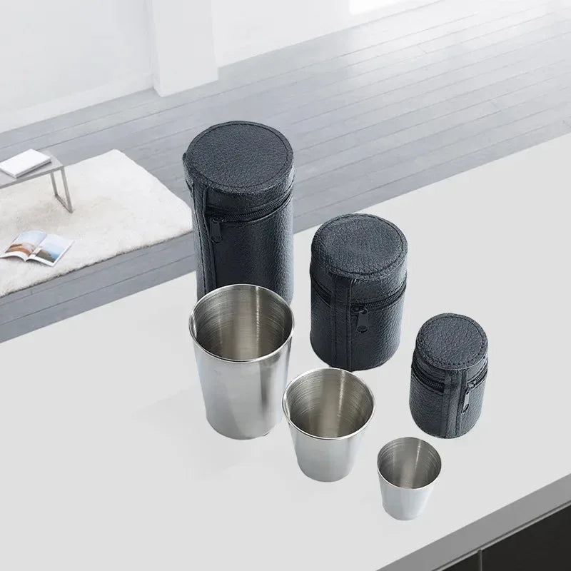2025 Lot de 4 tasses de voyage d'extérieur en acier inoxydable, mini verres à whisky/vin avec étui, vaisselle portable 30ml/70ml/170ml