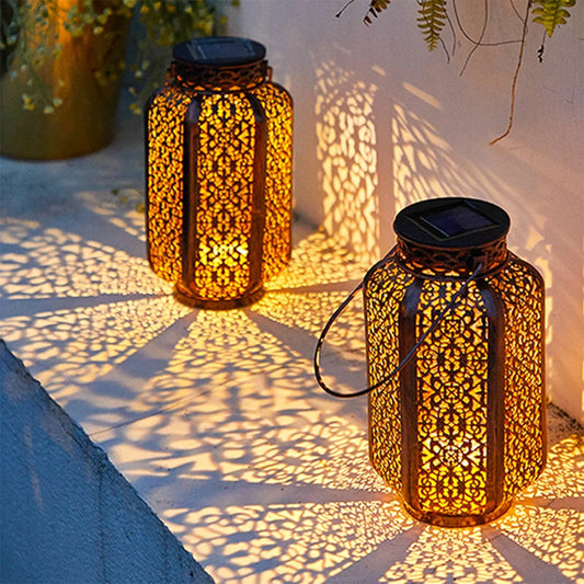 Farol colgante solar LED de hierro forjado retro para exteriores, lámpara decorativa vintage para camino