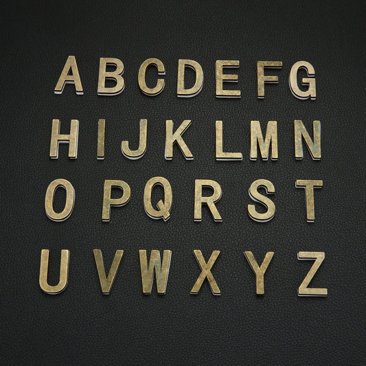 Chiffres de Maison Autocollants en Métal Lettres de l'Alphabet Anglais pour Appartement Plaque de Porte Chambre Table Boîte aux Lettres Numéros Adhésifs 3*2cm