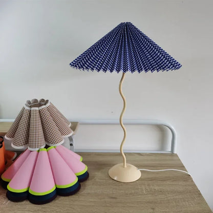 Lampe de table style rétro plissée, abat-jour parapluie, nordique médiéval coréen, pour chambre principale, lampe de chevet pivotante en fer forgé, livraison directe.