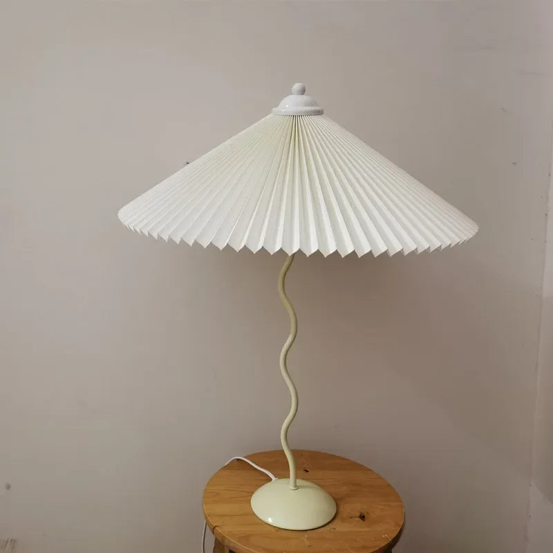 Lampe de table style rétro plissée, abat-jour parapluie, nordique médiéval coréen, pour chambre principale, lampe de chevet pivotante en fer forgé, livraison directe.