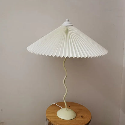 Lampe de table style rétro plissée, abat-jour parapluie, nordique médiéval coréen, pour chambre principale, lampe de chevet pivotante en fer forgé, livraison directe.