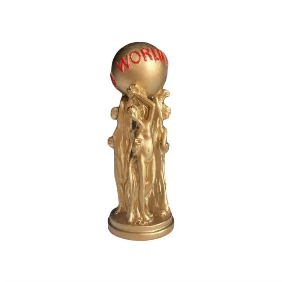 1 Pièce d'Ornement d'Art de Luxe Léger pour Trois Personnes, Tenant une Boule, Texture Dorée, Boule Gravée "Le Monde Est À Vous", Pièce d'Affichage Inspirante pour Table de Salon