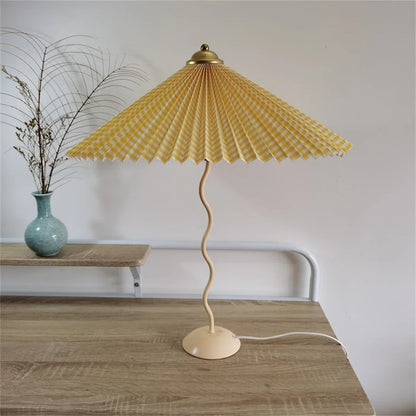 Lampe de table style rétro plissée, abat-jour parapluie, nordique médiéval coréen, pour chambre principale, lampe de chevet pivotante en fer forgé, livraison directe.