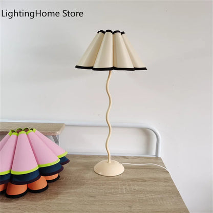 Lampe de table style rétro plissée, abat-jour parapluie, nordique médiéval coréen, pour chambre principale, lampe de chevet pivotante en fer forgé, livraison directe.