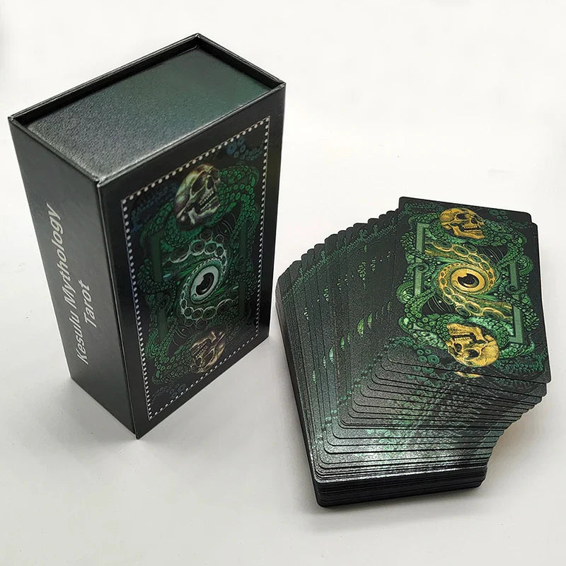Jeu de Tarot Cthulhu Whispers Of The Old Gods Édition Luxe Feuille d'Or Cartes de Divination en PVC avec Finition Givrée dans une Belle Boîte Magnétique