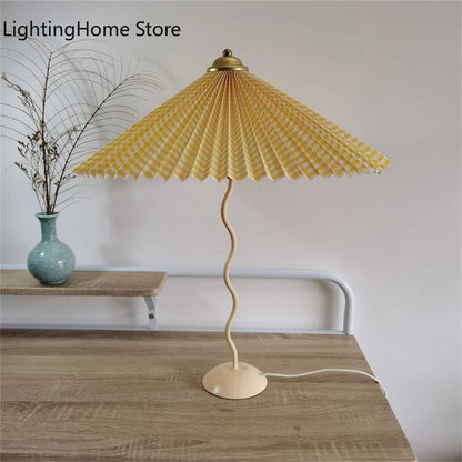 Lampe de table style rétro plissée, abat-jour parapluie, nordique médiéval coréen, pour chambre principale, lampe de chevet pivotante en fer forgé, livraison directe.