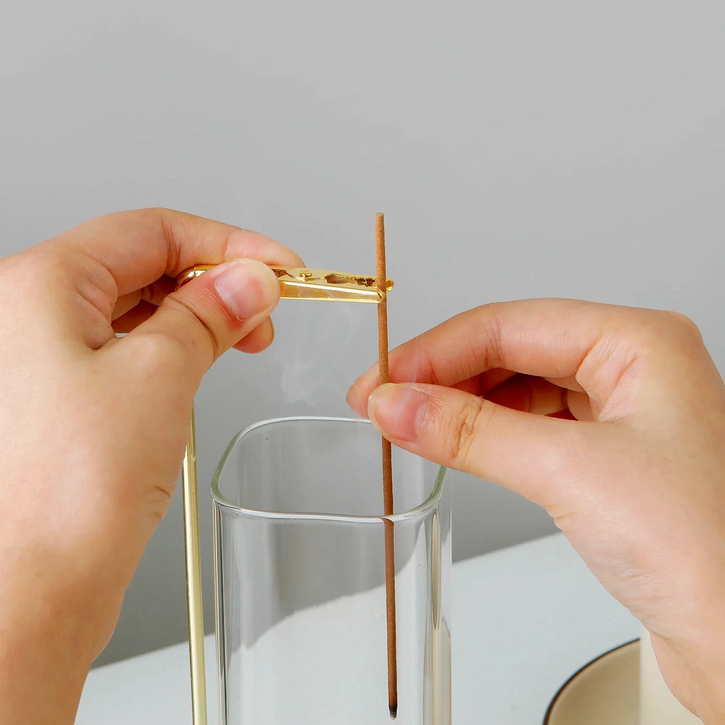 Brûleur d'encens en verre Support d'encens en bois pour bâtonnets avec cendrier en verre anti-cendres volantes pour yoga et décoration intérieure