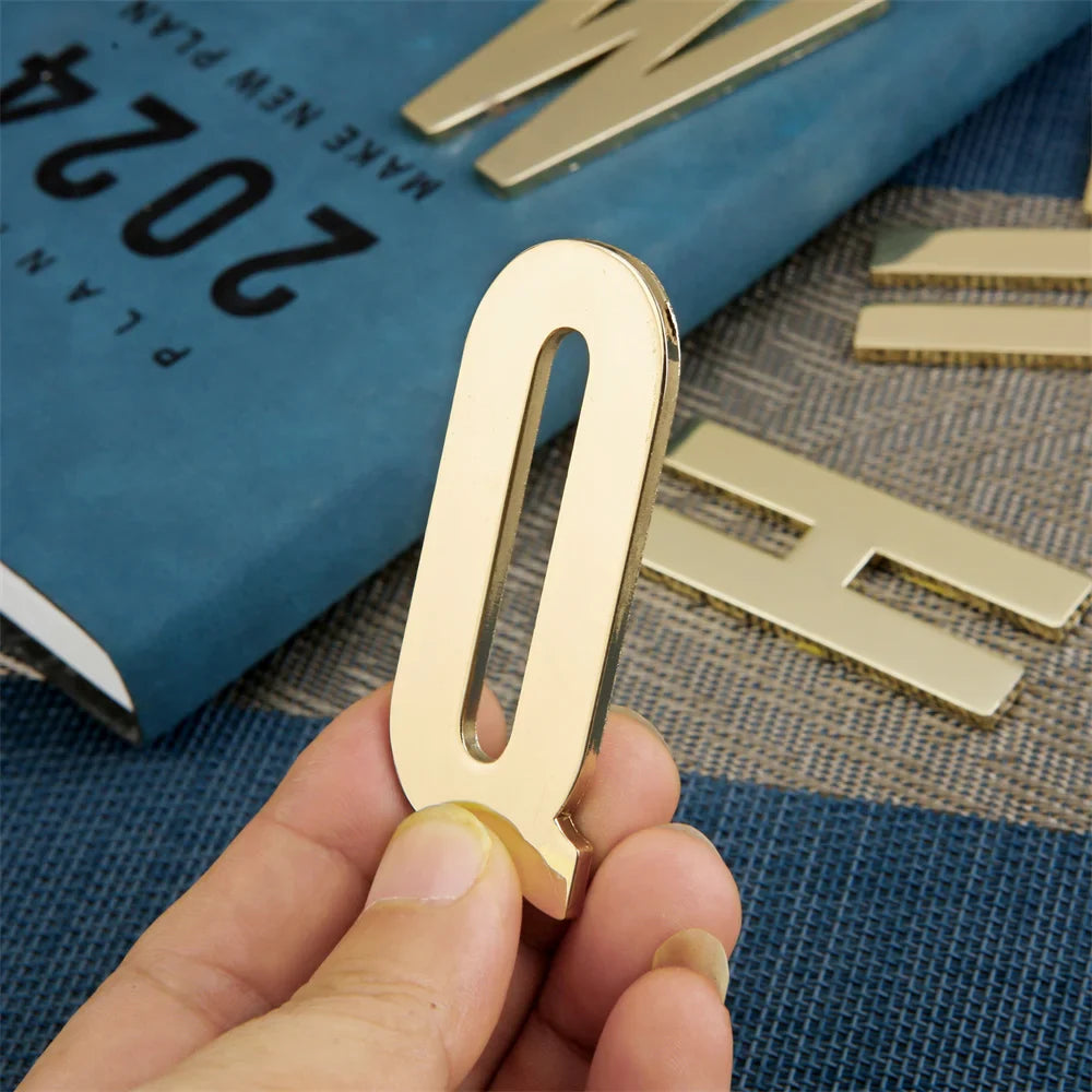 1 pièce en métal auto-adhésive Numéro de maison, lettres de l'alphabet anglais pour plaque de porte d'appartement, autocollants de numéro de boîte aux lettres de table 7*3cm