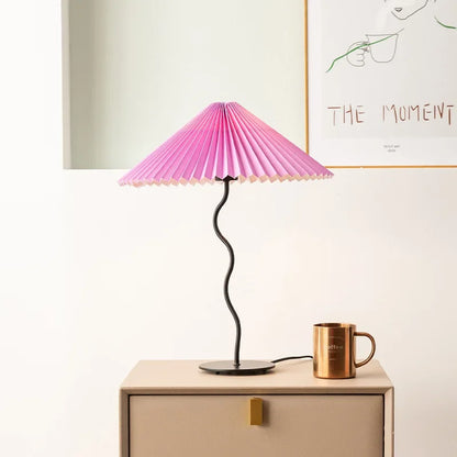 Lampe de table style rétro plissée, abat-jour parapluie, nordique médiéval coréen, pour chambre principale, lampe de chevet pivotante en fer forgé, livraison directe.