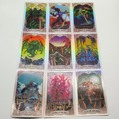 Jeu de Tarot Cthulhu Whispers Of The Old Gods Édition Luxe Feuille d'Or Cartes de Divination en PVC avec Finition Givrée dans une Belle Boîte Magnétique