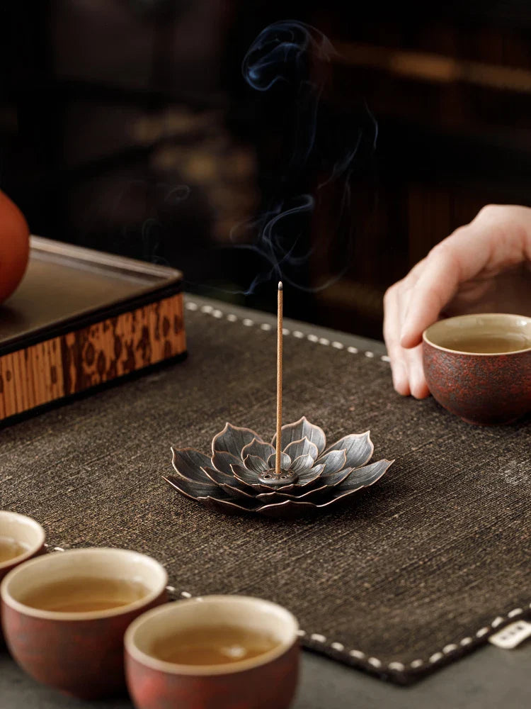 Brûleur d'encens 2-en-1 en alliage | Porte-bâtonnet de santal en métal avec motif lotus zen