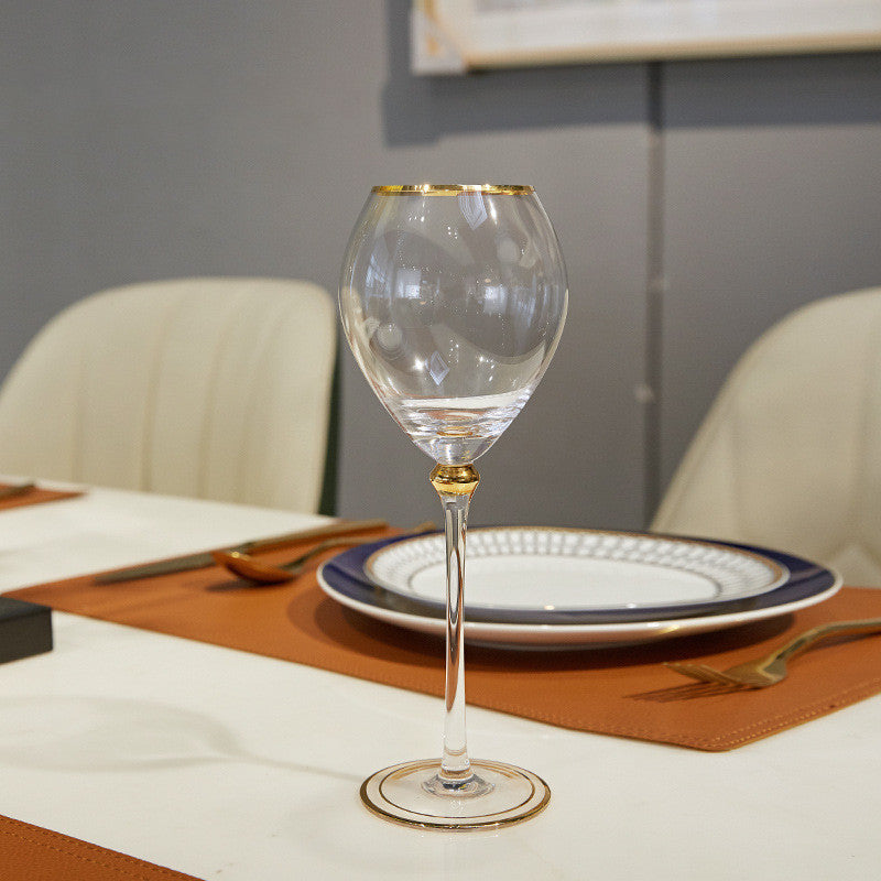 Couteau à steak Fourchette Cuillère Assiette Vaisselle Ensemble complet de trois verres à vin pour usage domestique