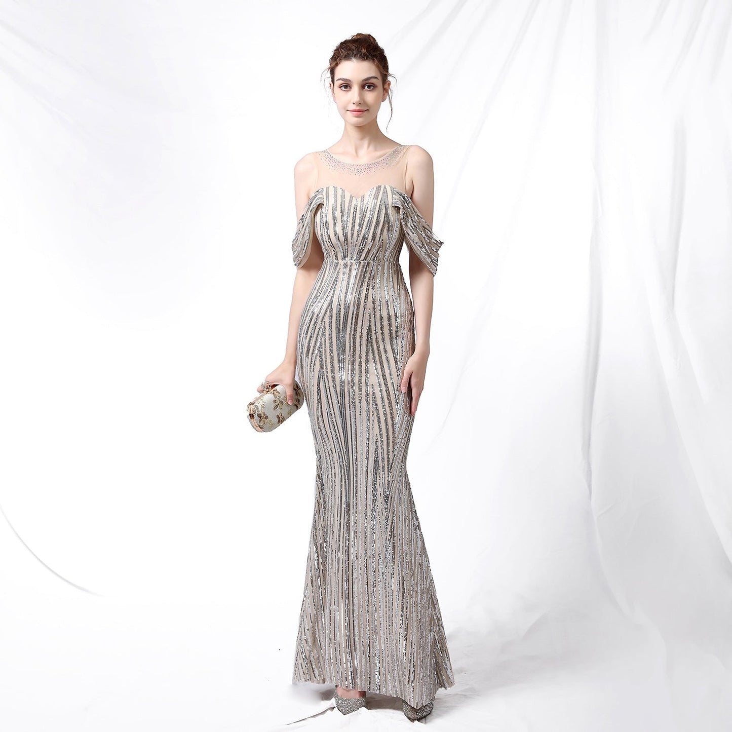 Longue robe à paillettes avec fente avant et arrière
