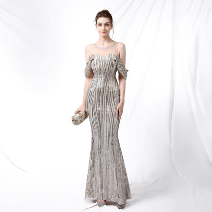 Longue robe à paillettes avec fente avant et arrière